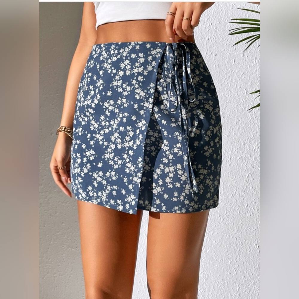 SHEIN Blue Floral Wrap Mini Skirt, Size MP